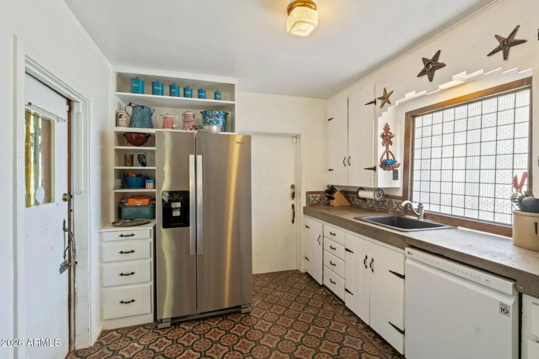 Real Estate Picture 25