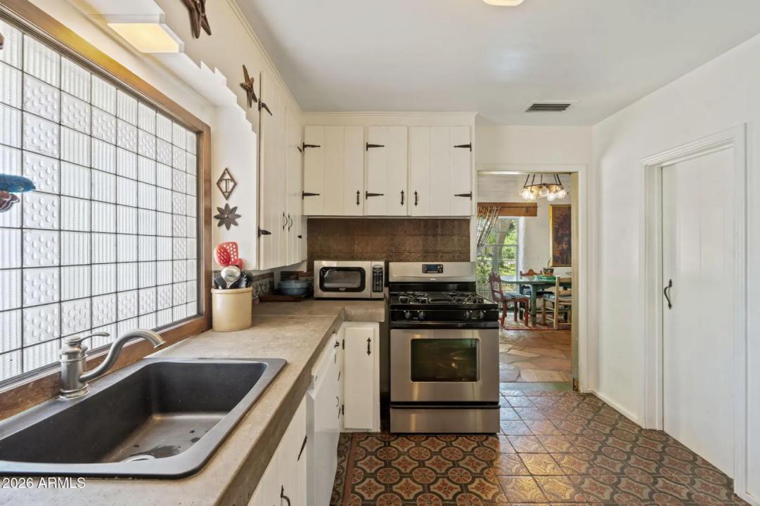 Real Estate Picture 26