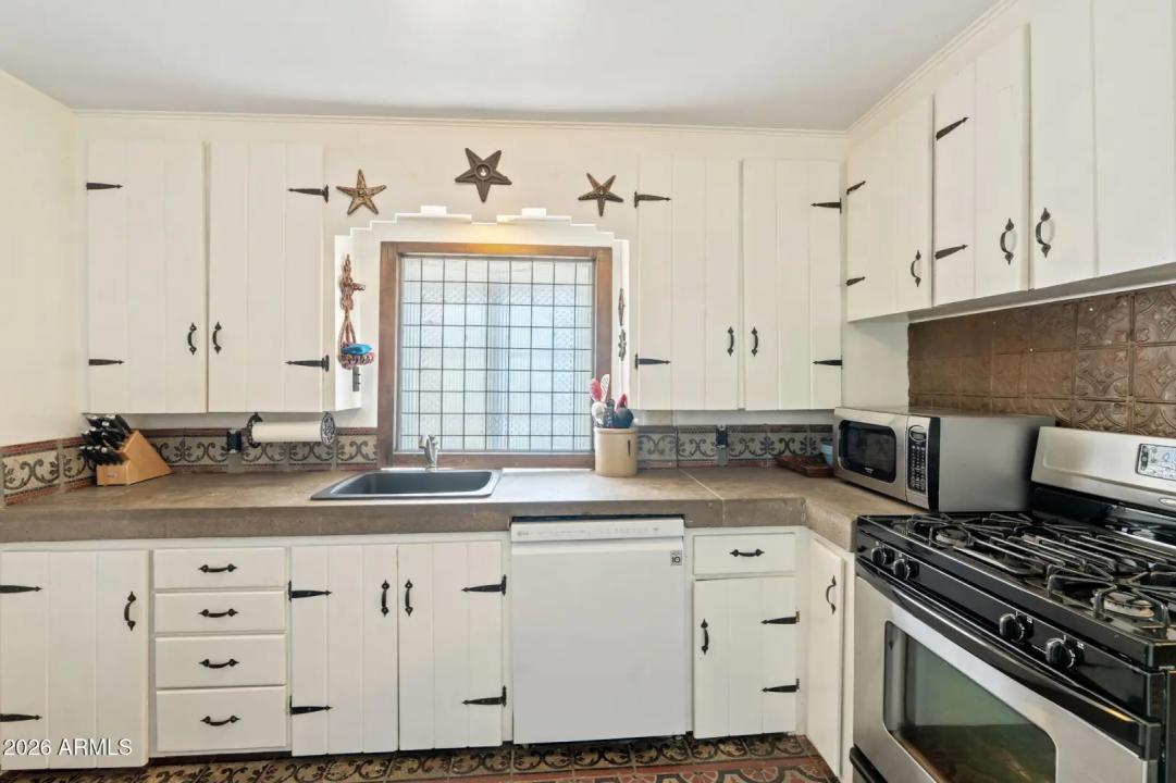 Real Estate Picture 27