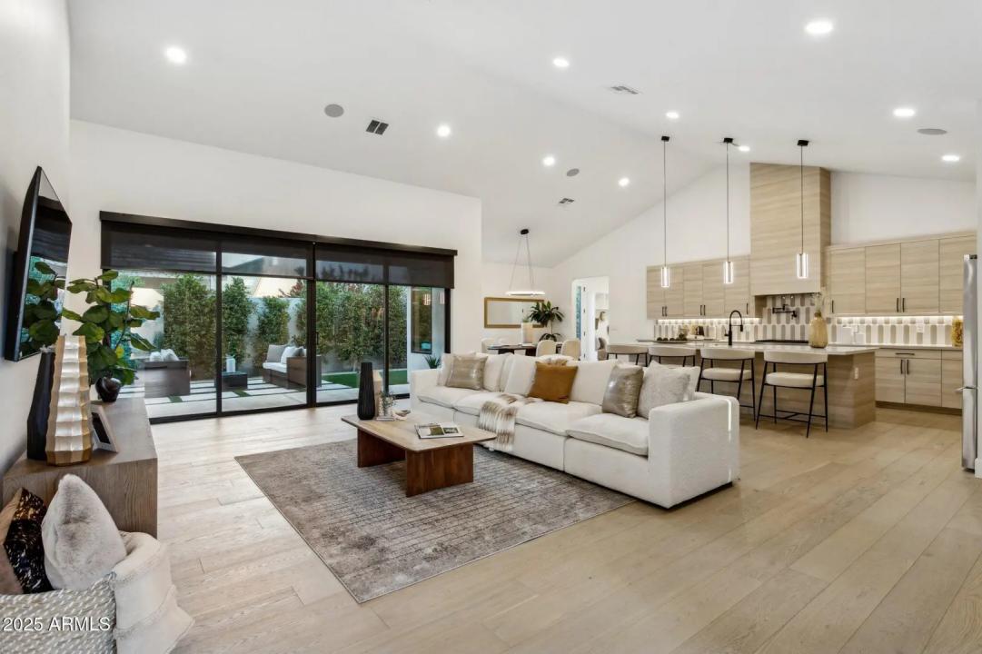 Real Estate Picture 4