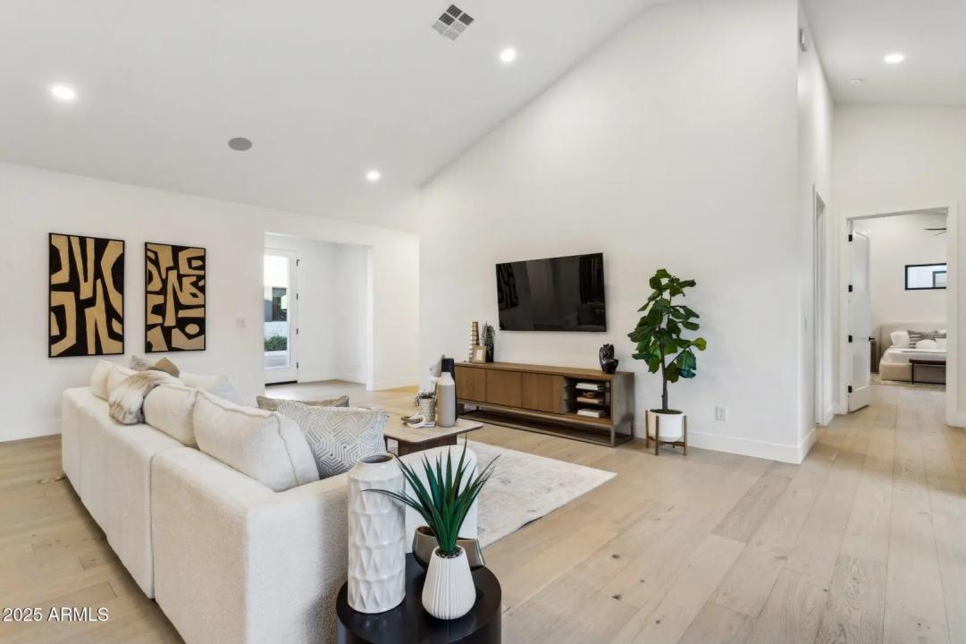 Real Estate Picture 7