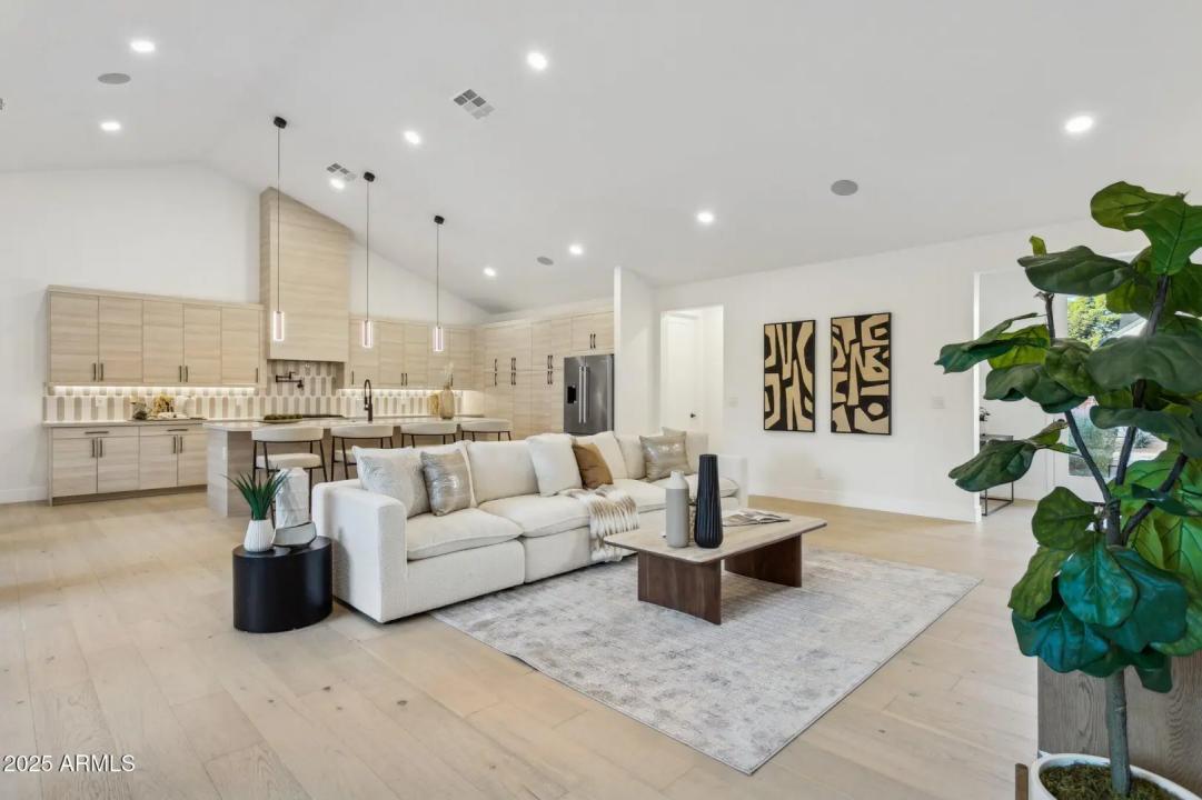 Real Estate Picture 8