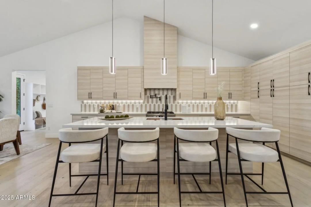 Real Estate Picture 3