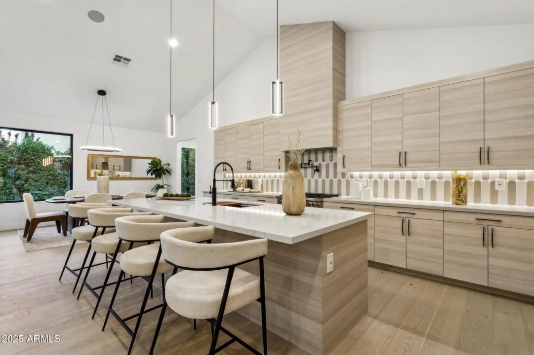 Real Estate Picture 11