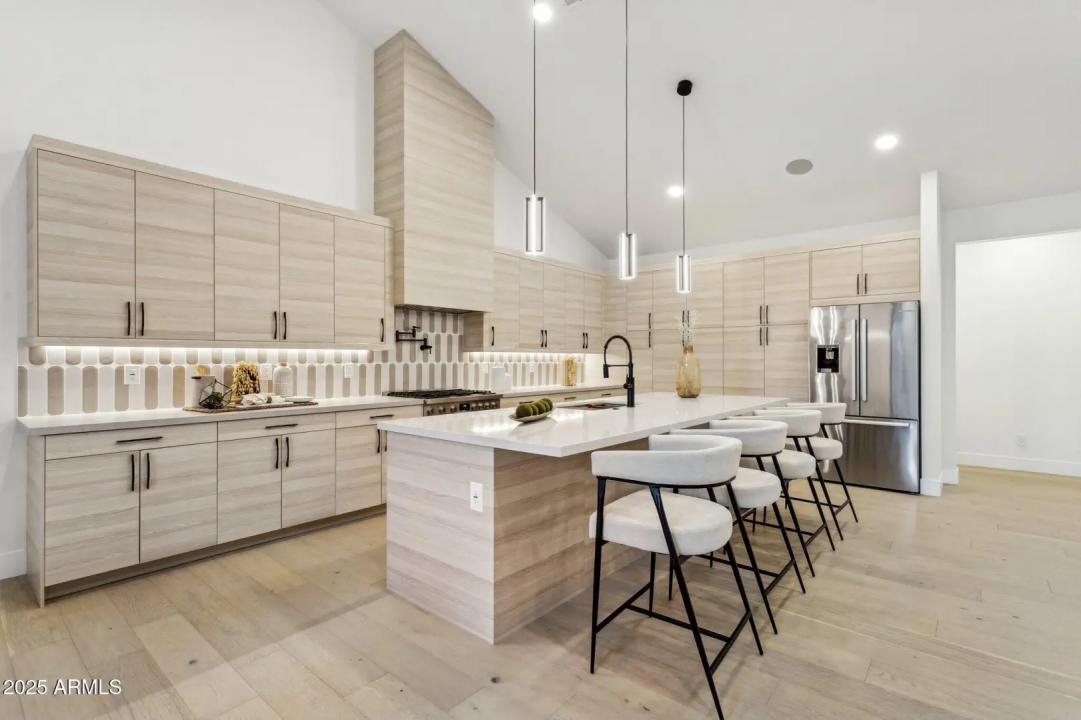 Real Estate Picture 12