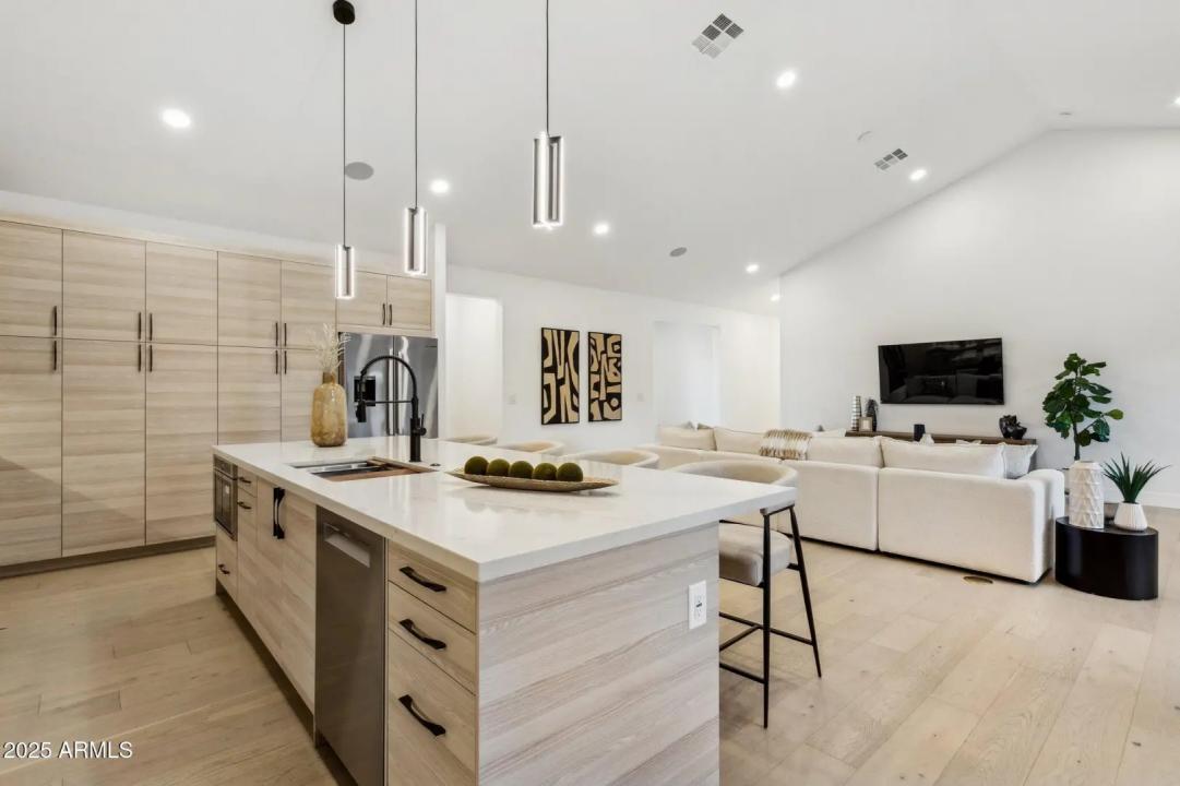 Real Estate Picture 13