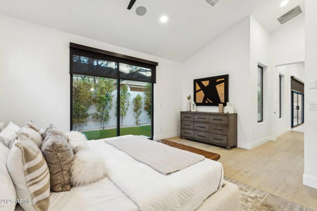 Real Estate Picture 16