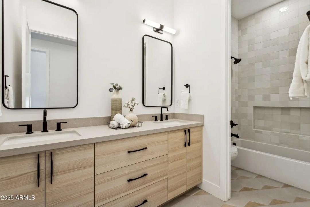 Real Estate Picture 22