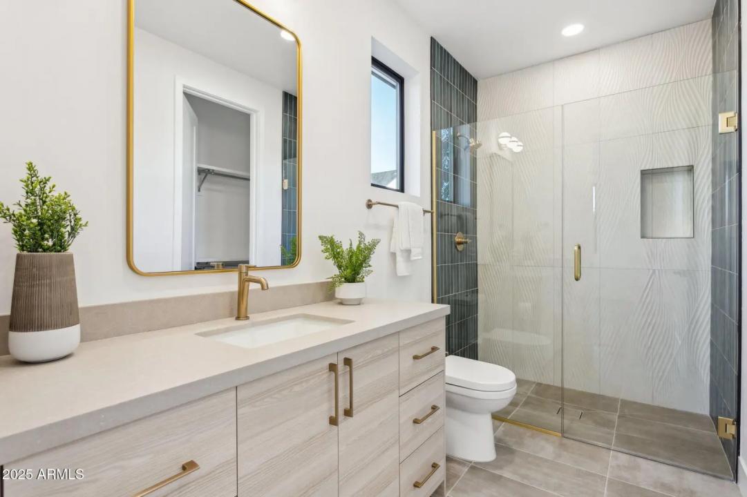 Real Estate Picture 27