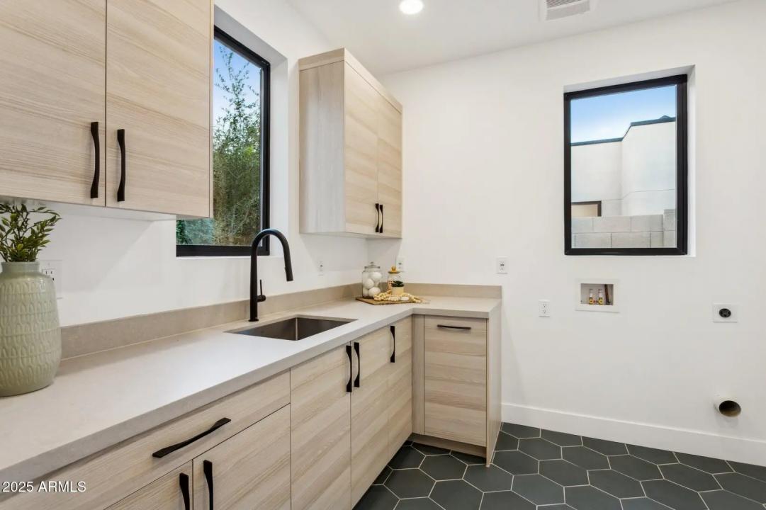 Real Estate Picture 29