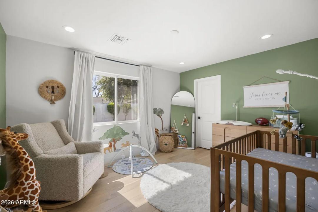 Real Estate Picture 23