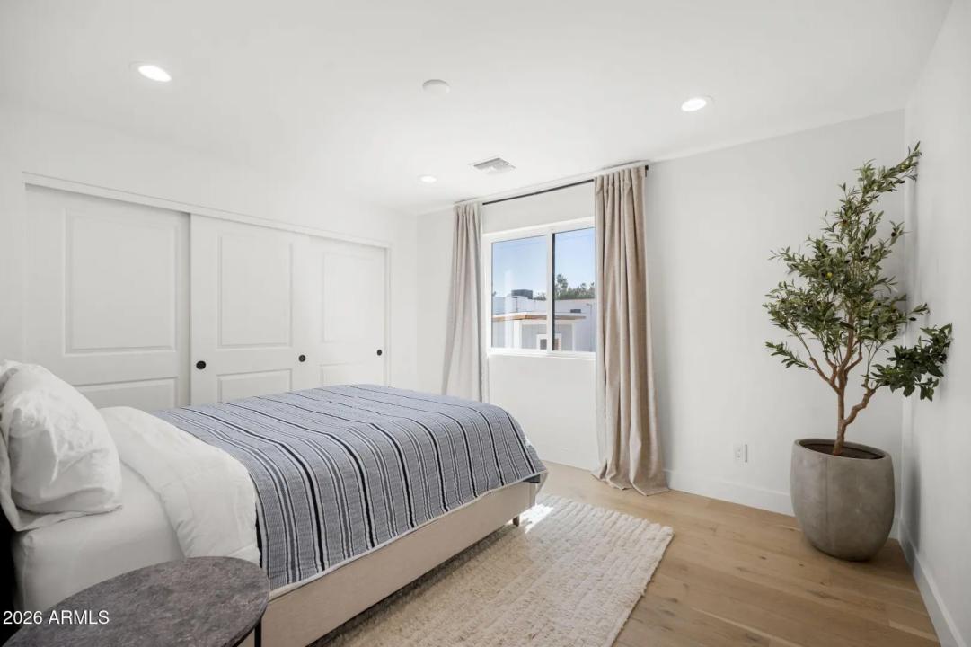 Real Estate Picture 26