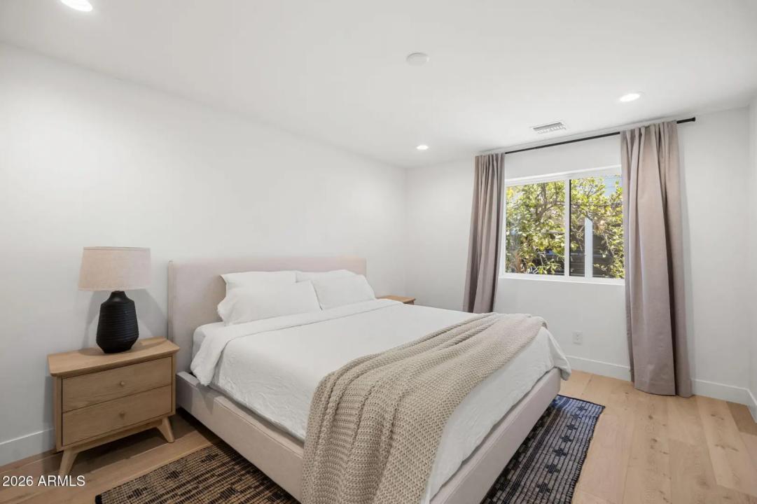 Real Estate Picture 28