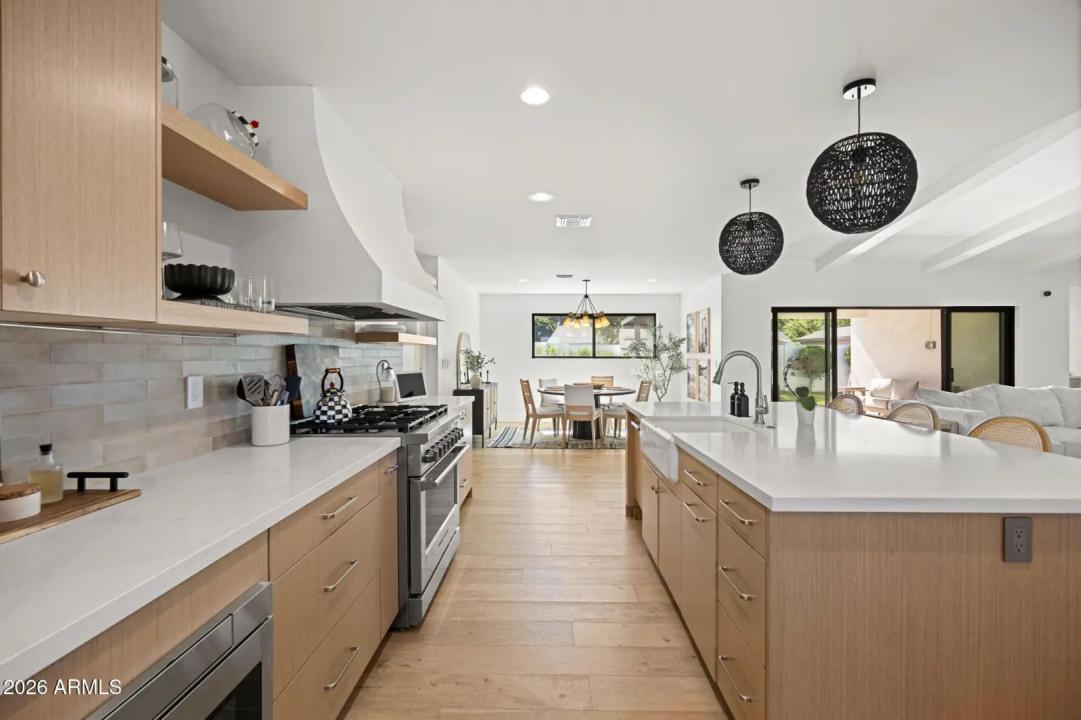 Real Estate Picture 7