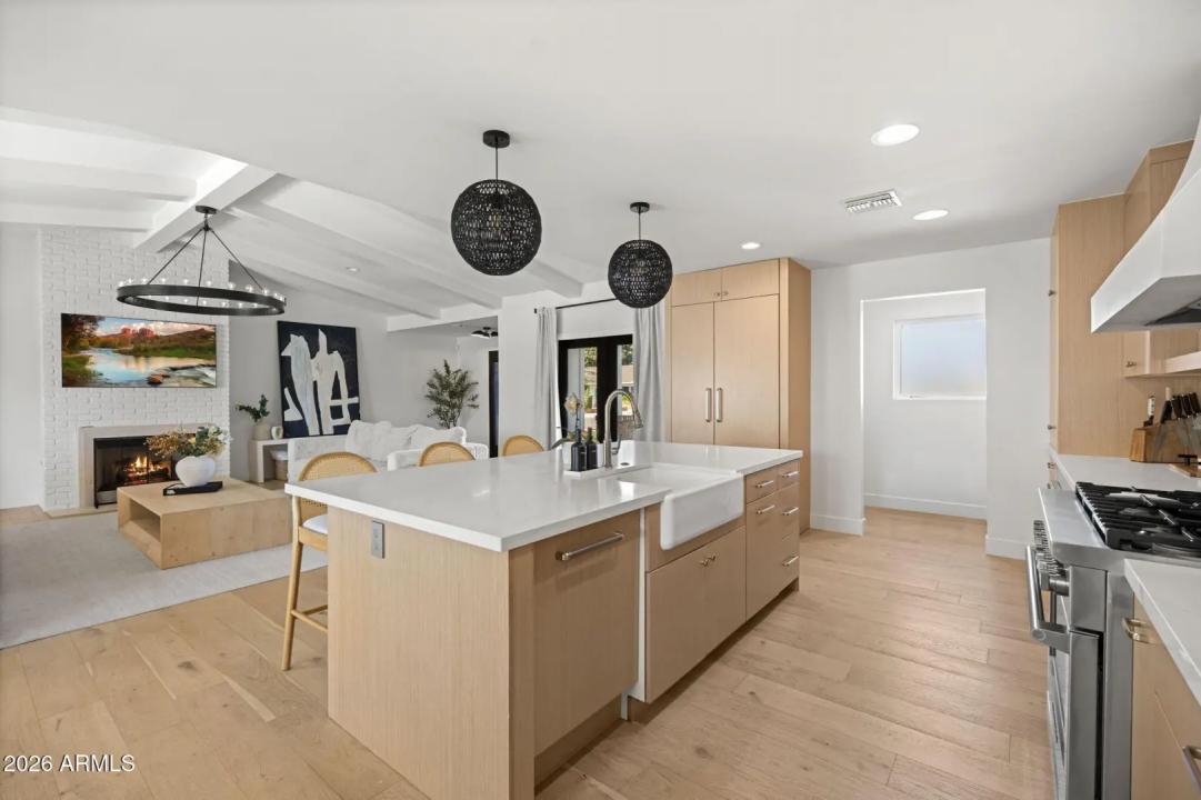 Real Estate Picture 8