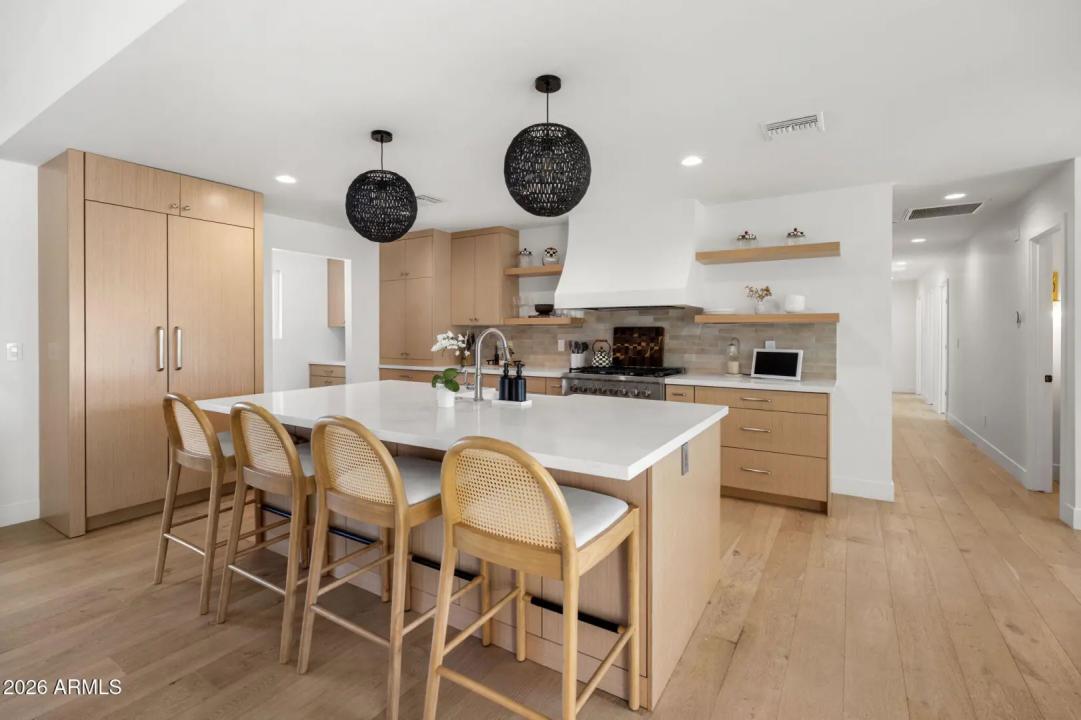 Real Estate Picture 6