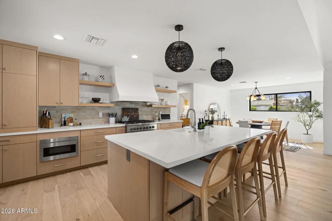 Real Estate Picture 9