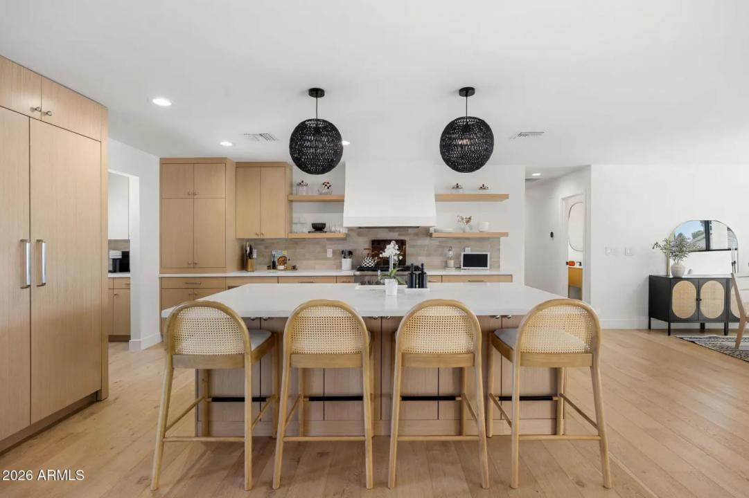 Real Estate Picture 4