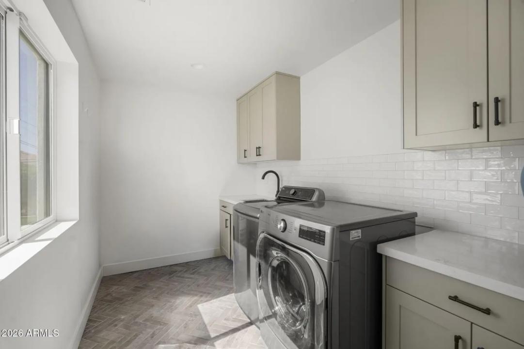 Real Estate Picture 30