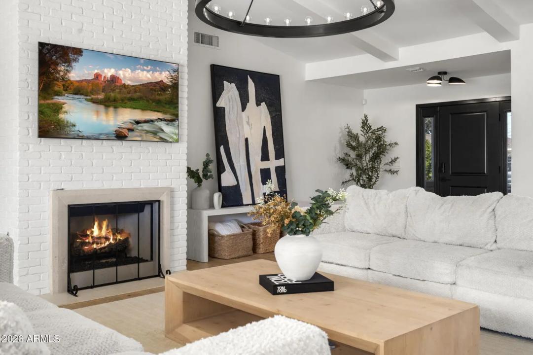 Real Estate Picture 11