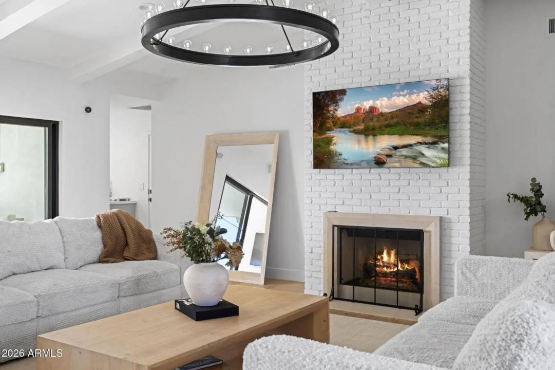 Real Estate Picture 12