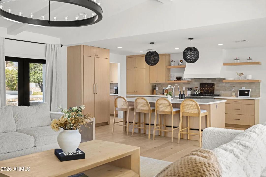 Real Estate Picture 5