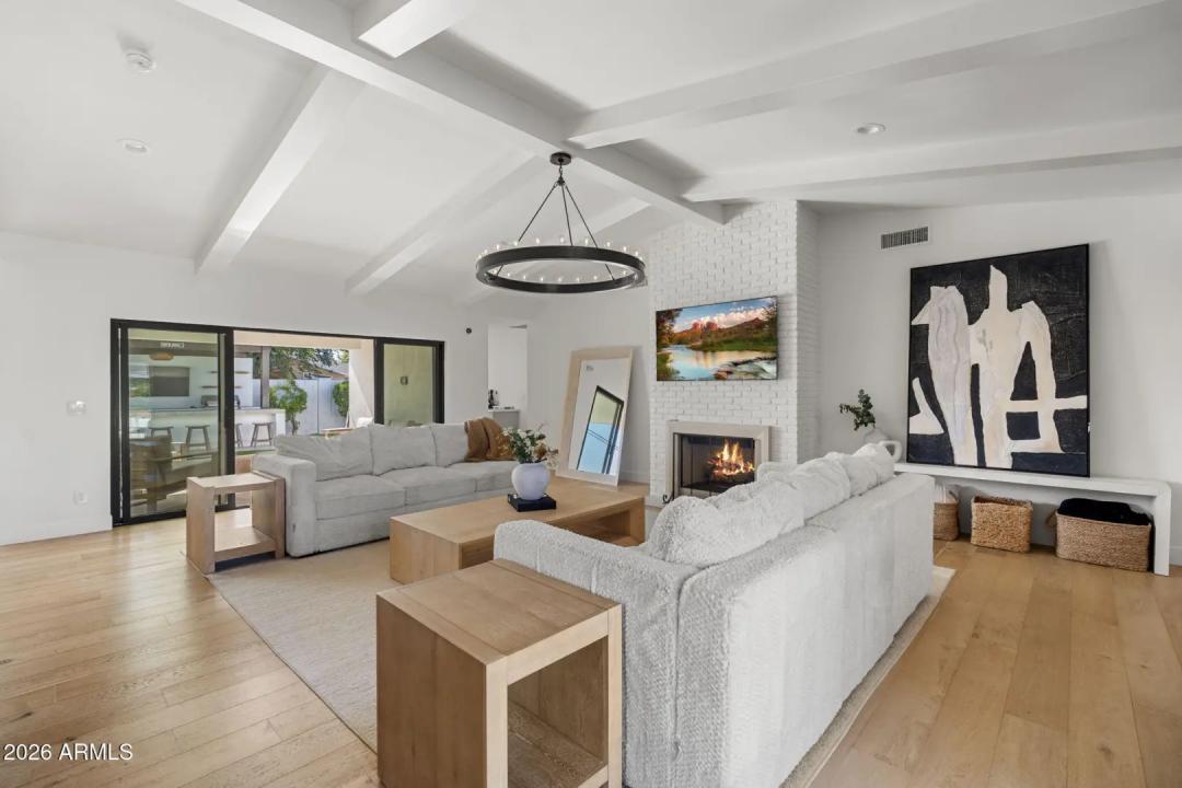 Real Estate Picture 14