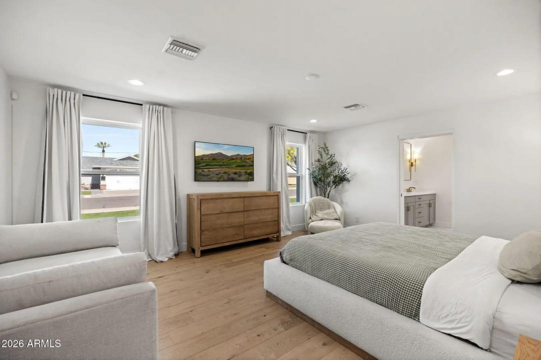 Real Estate Picture 20