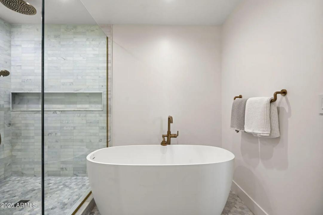 Real Estate Picture 18