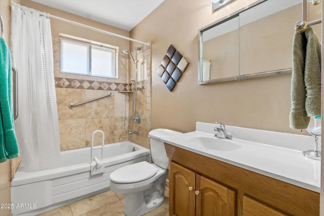 Real Estate Picture 12