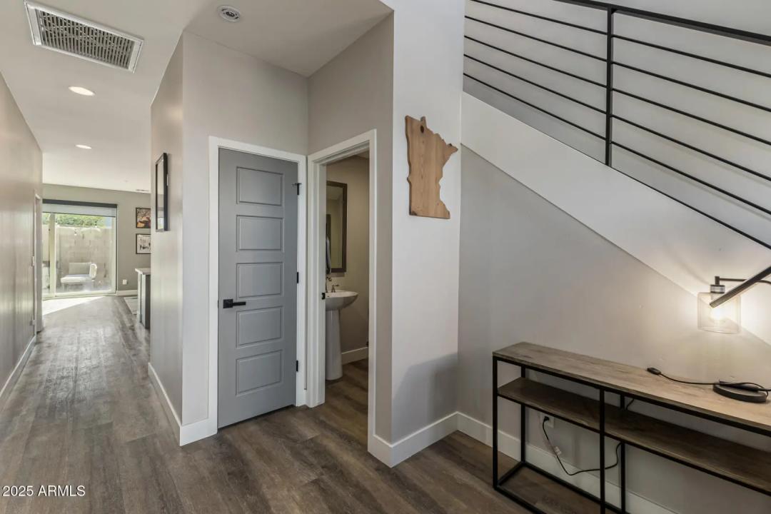 Real Estate Picture 12