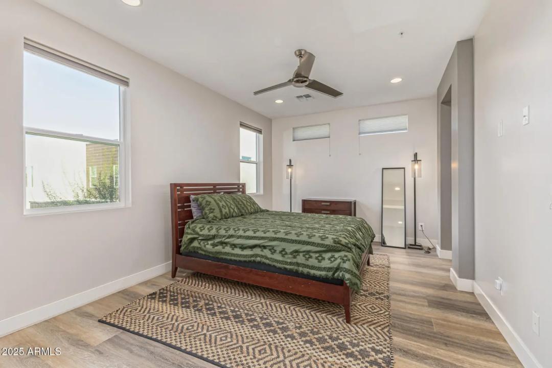 Real Estate Picture 9