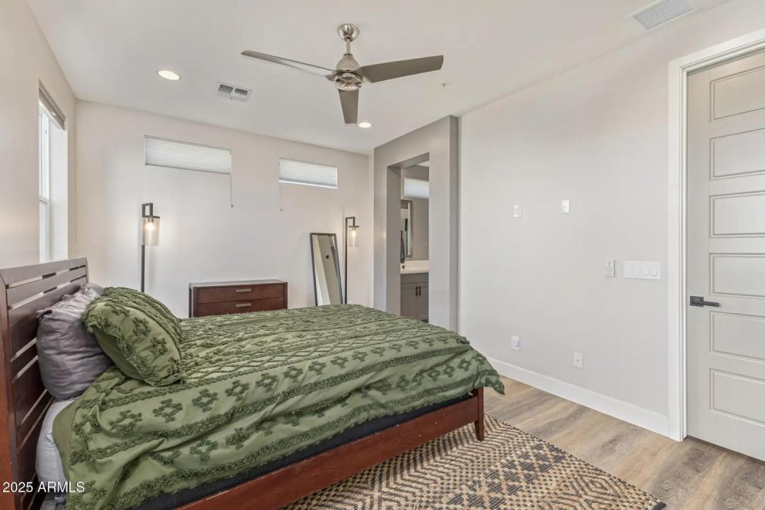 Real Estate Picture 25