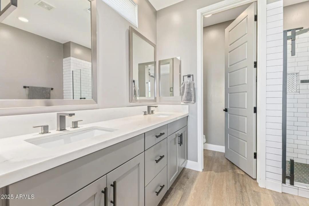 Real Estate Picture 8