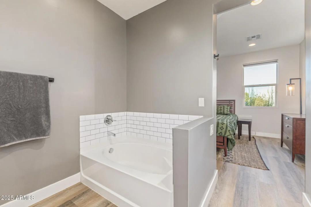 Real Estate Picture 10