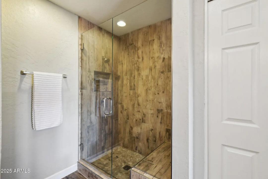 Real Estate Picture 9