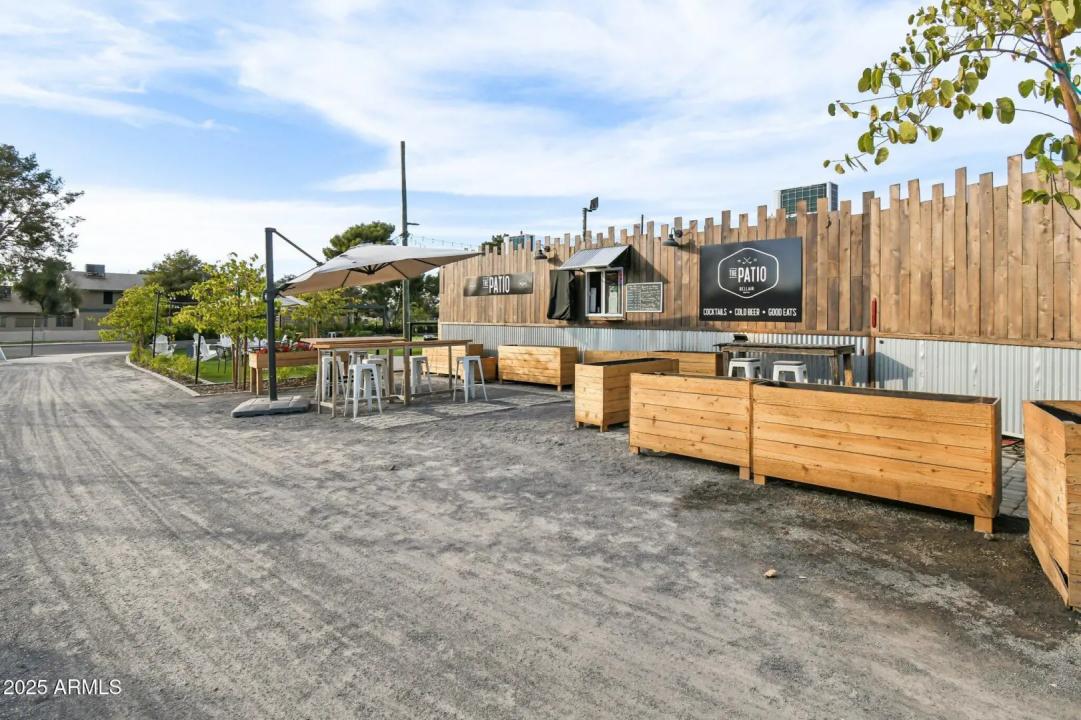 Real Estate Picture 17