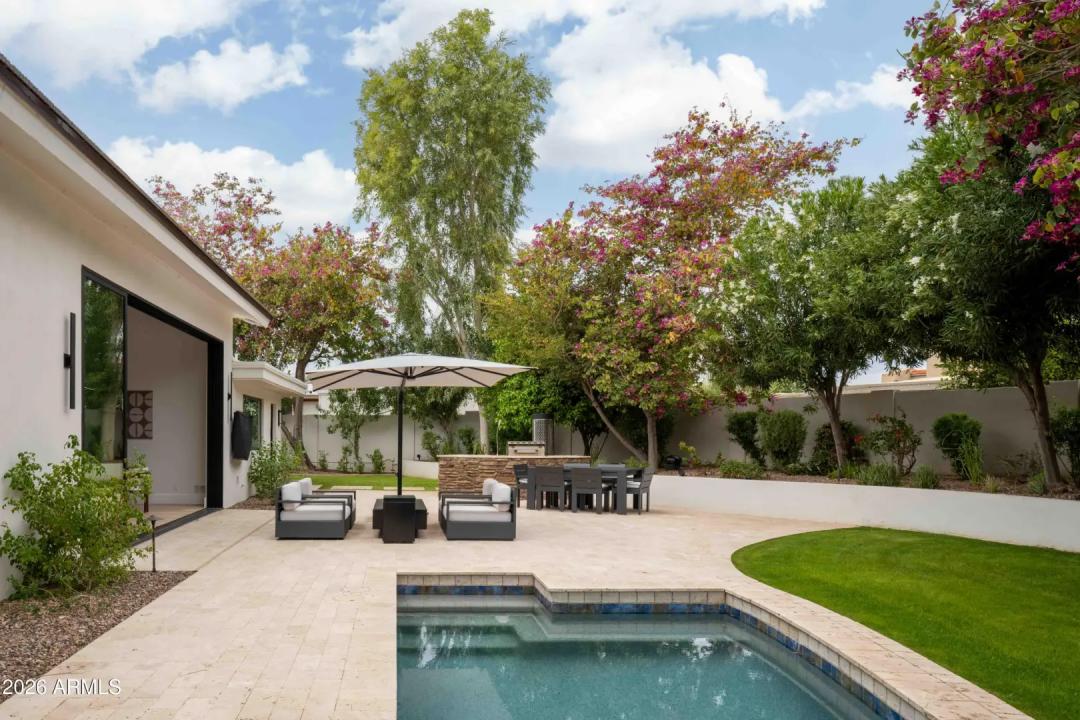 Real Estate Picture 14