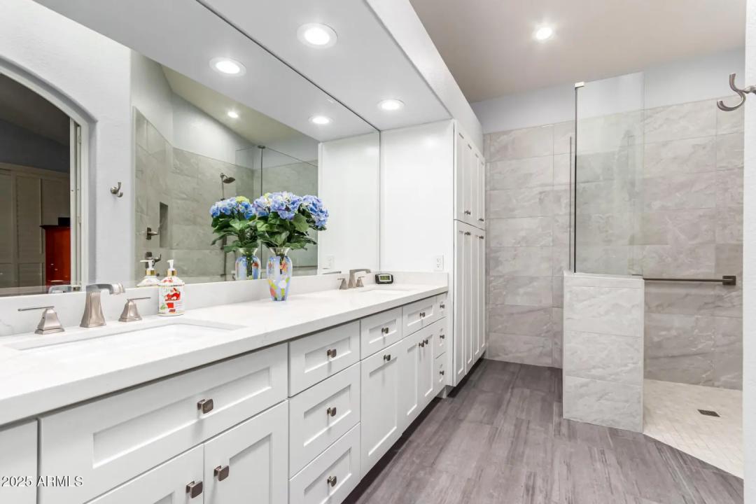 Real Estate Picture 11