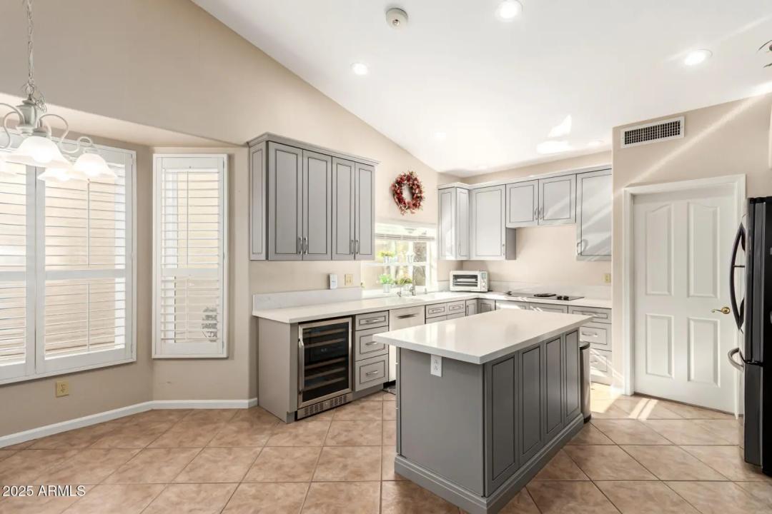 Real Estate Picture 5