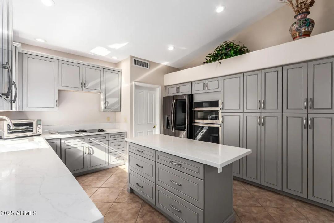 Real Estate Picture 6