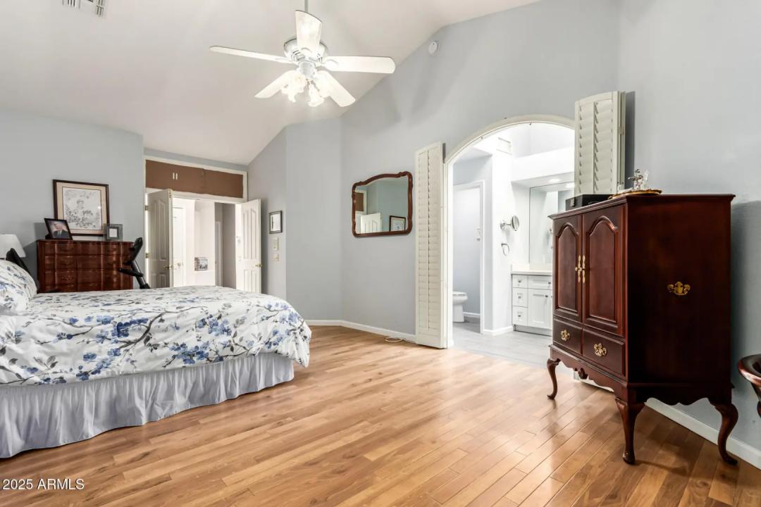 Real Estate Picture 8