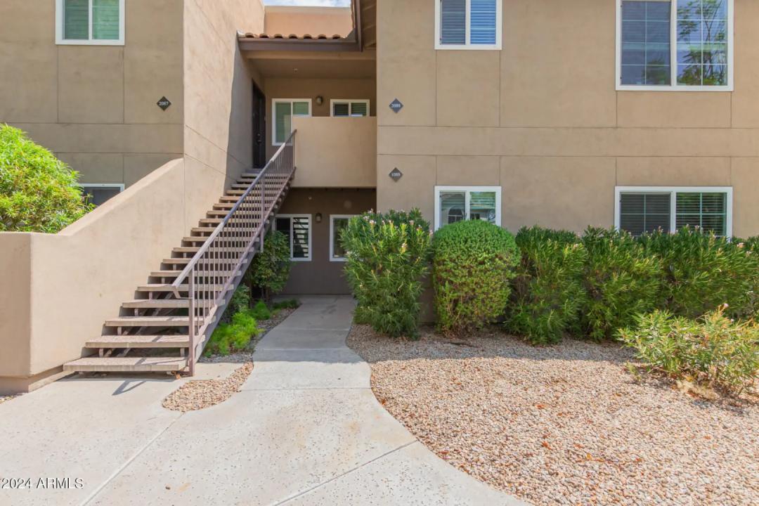 Real Estate Picture 4