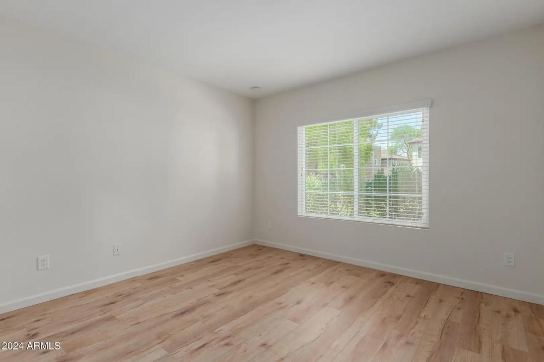 Real Estate Picture 16