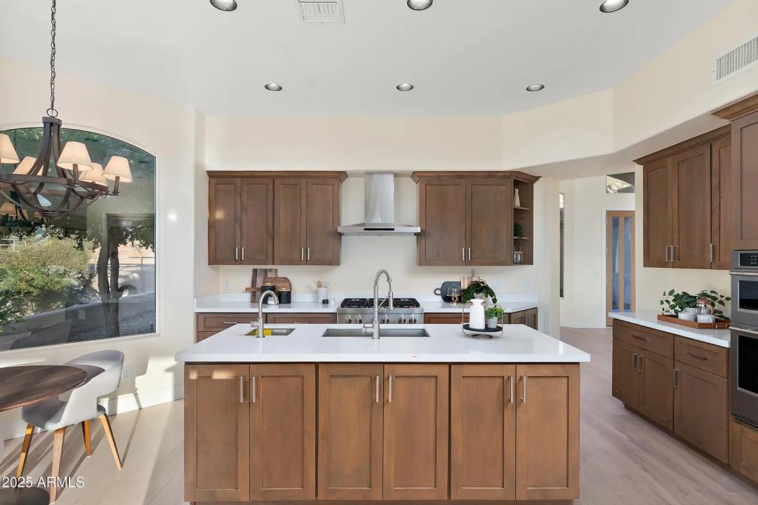 Real Estate Picture 16