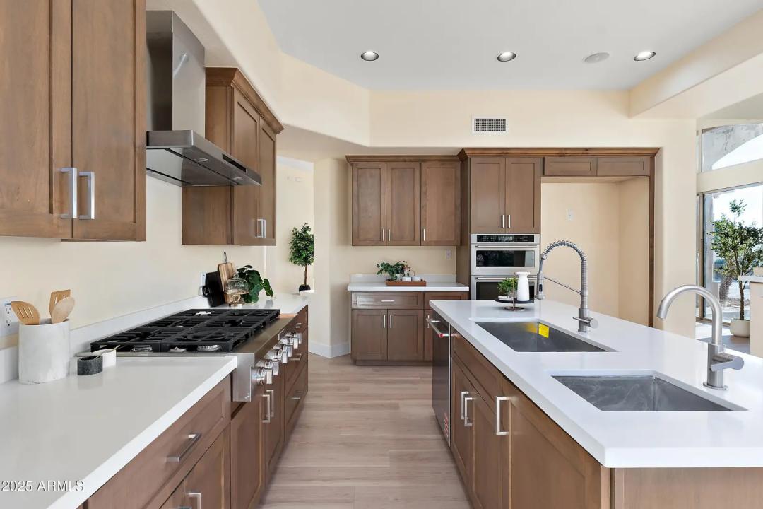 Real Estate Picture 18