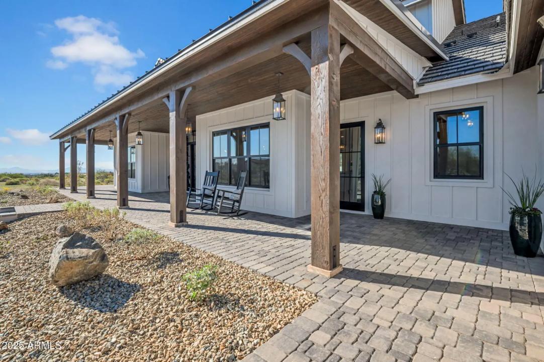 Real Estate Picture 4