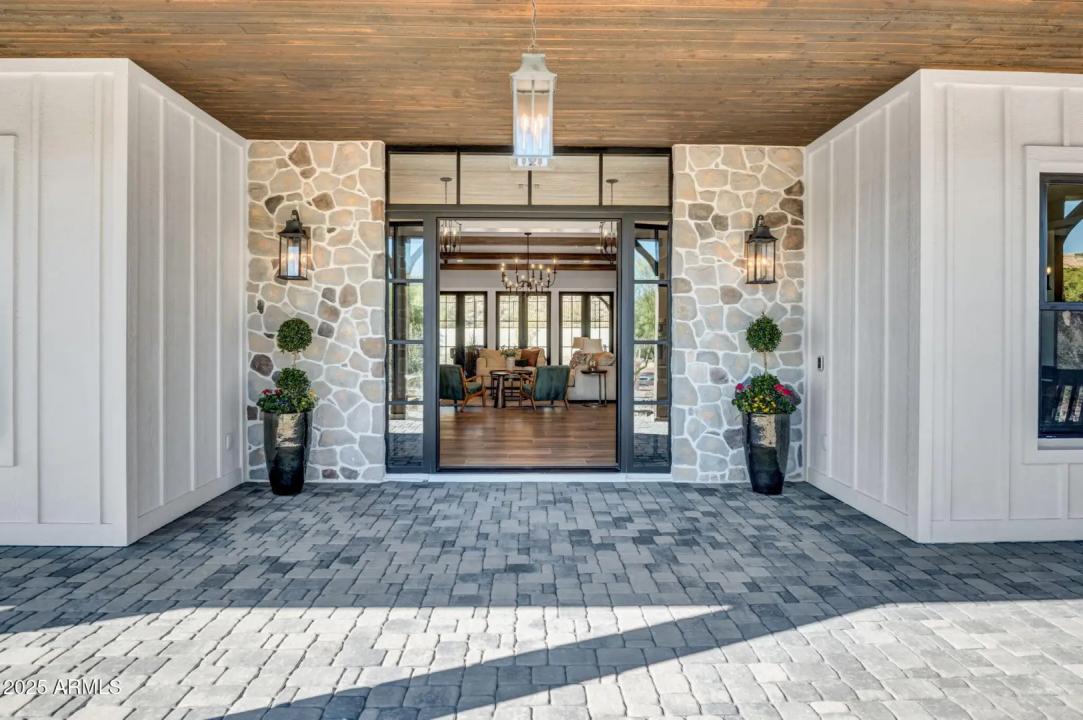 Real Estate Picture 5