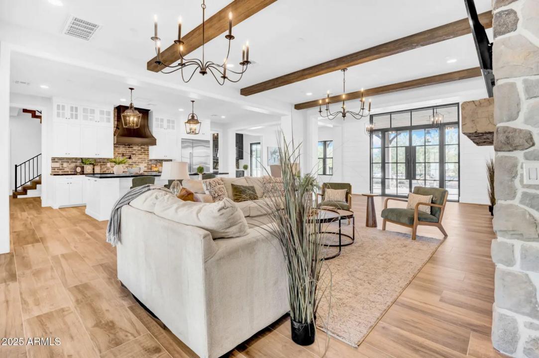 Real Estate Picture 10