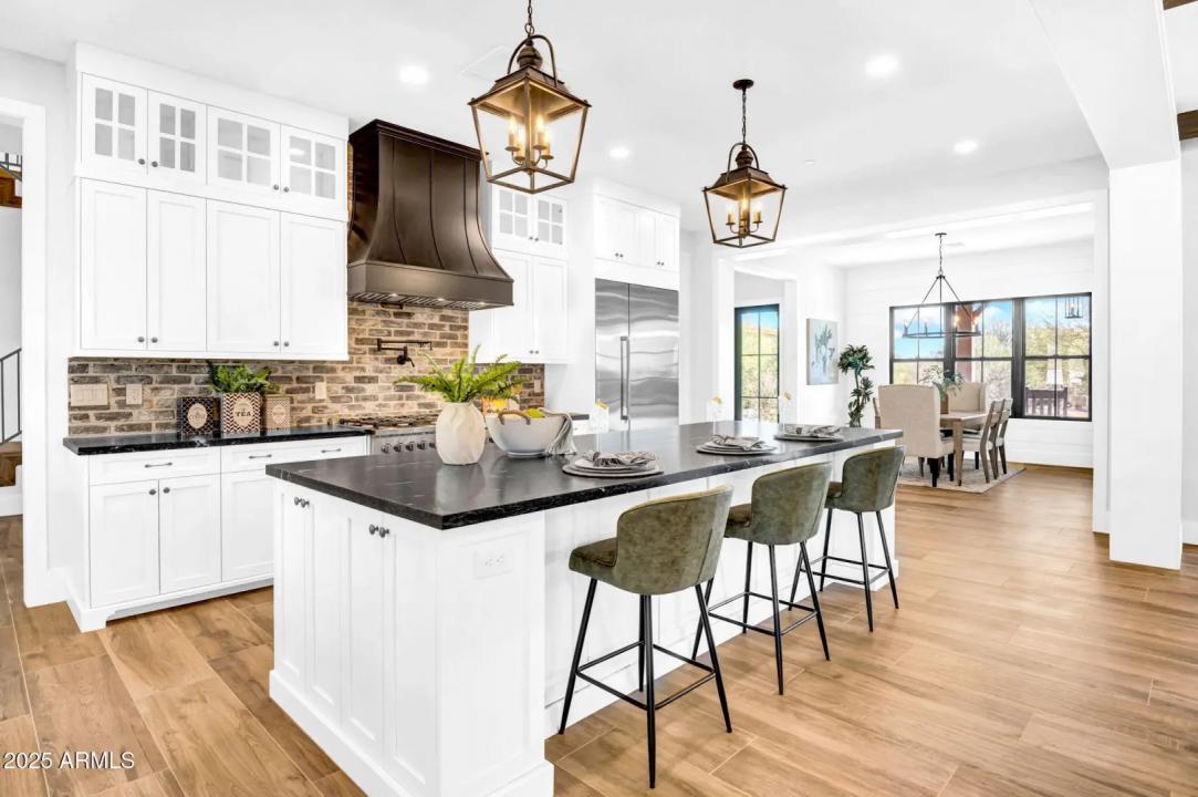 Real Estate Picture 12